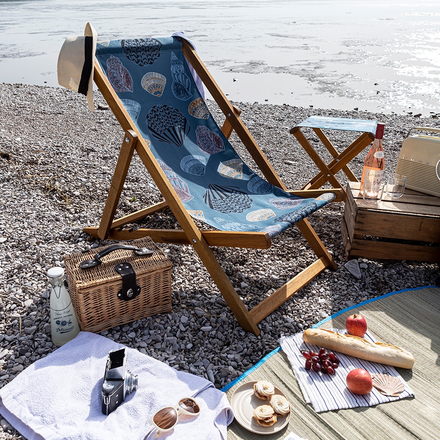 Shell deckchair